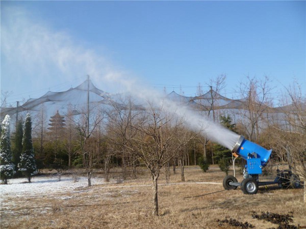 造雪現(xiàn)場